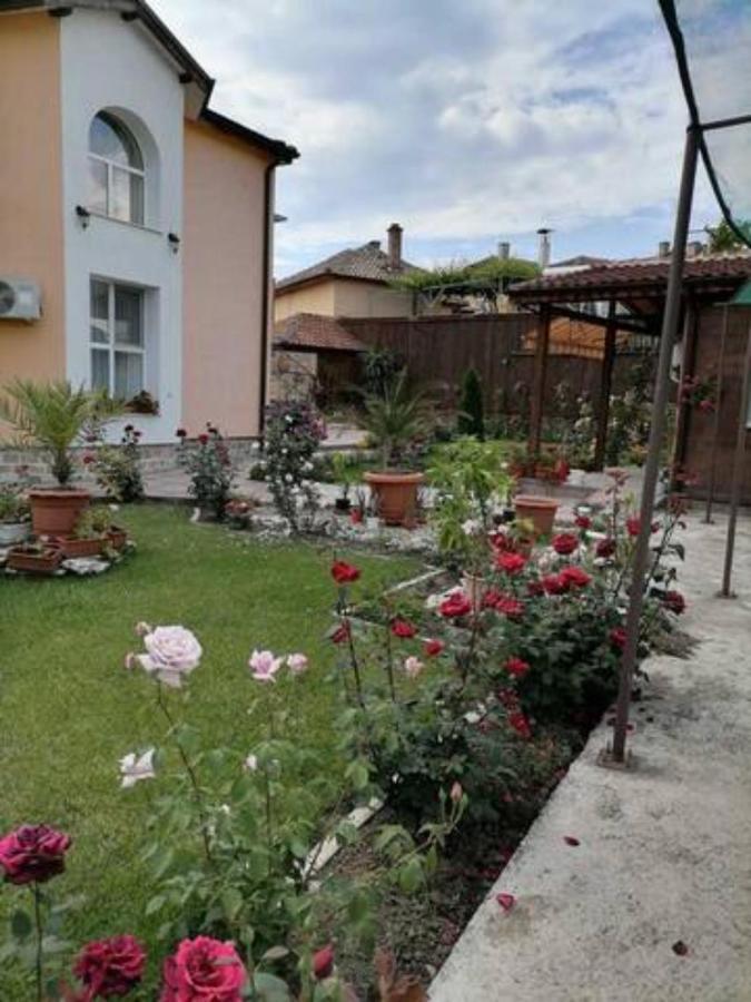 Hotel Lucky 2 à Pavel Banya Extérieur photo