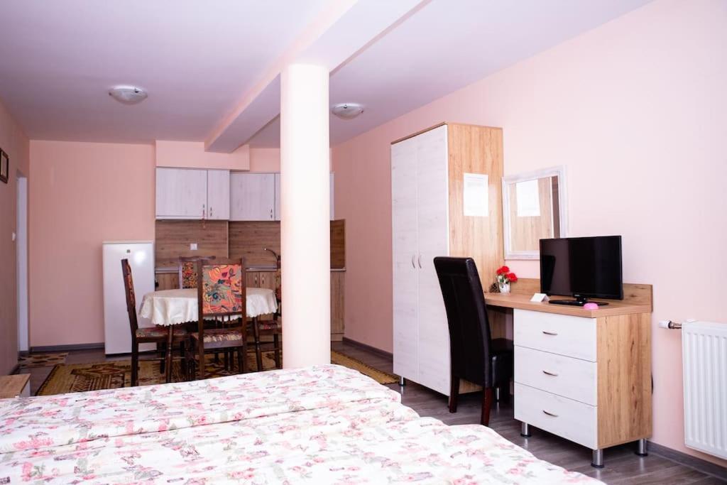 Hotel Lucky 2 à Pavel Banya Extérieur photo