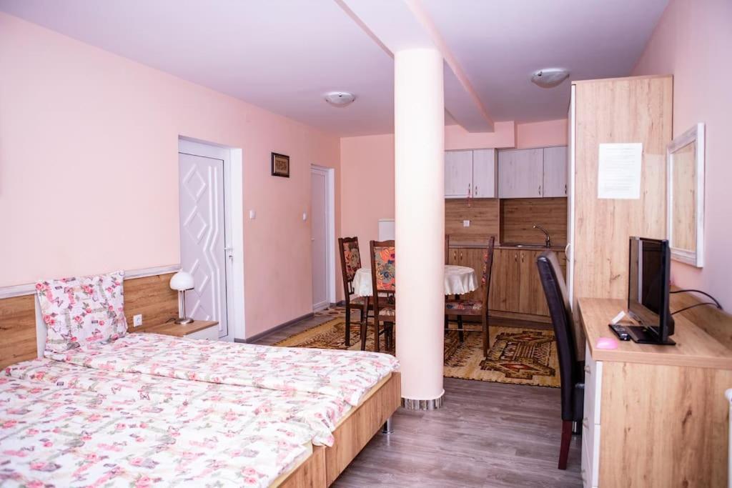 Hotel Lucky 2 à Pavel Banya Extérieur photo